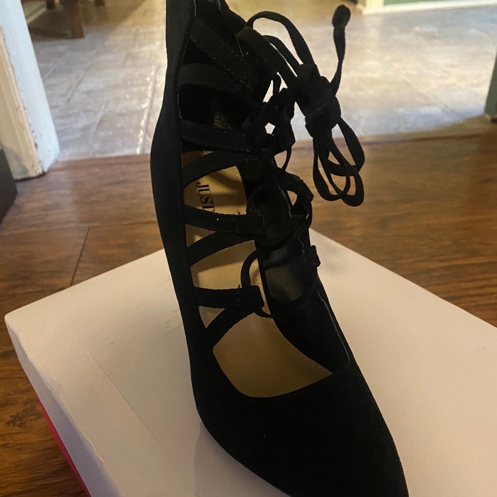 Shoes - Picture 5 of 6